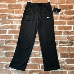 Nike Therma-Fit Boys Black Sweatpants with Pockets